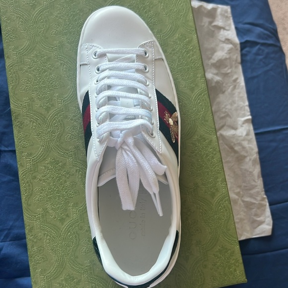 Authentic Gucci unisex shoes. I bought these from Amsterdam duty free - Picture 3 of 5